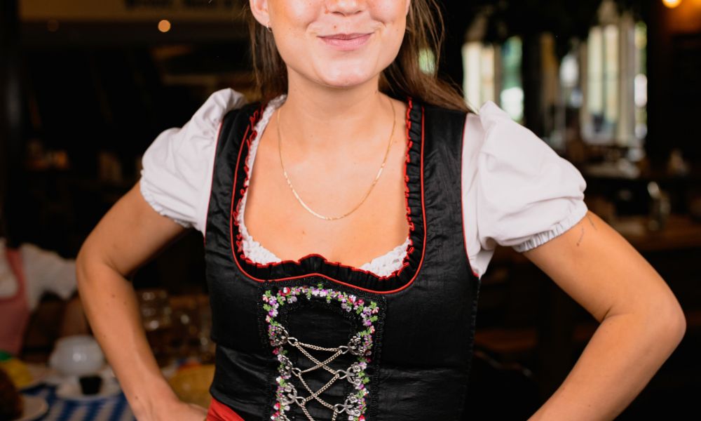 How to wear Dirndl